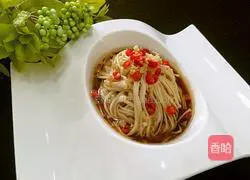 Illustration of how to mix enoki mushrooms 11