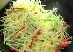 Sichuan Style - Double Pepper Potato Shreds Illustration 5