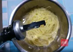 Illustration of how to make green pepper and potato shreds 2