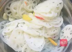 Illustration of how to make pickled pepper and lotus root 5