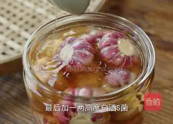 Traditional Jiangsu, Zhejiang and Shanghai snack sugar garlic method.The new garlic in late May is most suitable for this method.Illustration 8