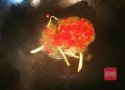 Illustration of how to make chopped pepper and cabbage 6