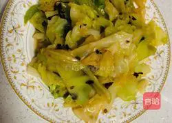 Illustration of how to stir-fry cabbage 9