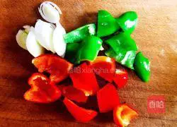 Illustration of how to make fried bamboo shoots with double peppers 3