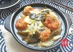 Illustration of how to make kelp and cabbage stewed meatballs 11
