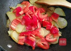 Illustration of how to make dry pot potato slices 8