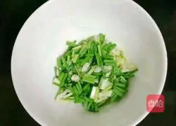 Illustration of how to steam pumpkin with minced garlic 2