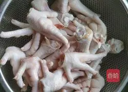 Braised chicken feet with fragrant rice wine Practice illustration 1