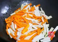 Illustration of how to stir-fry carrots with king oyster mushrooms 6