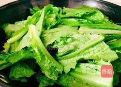 Illustration of how to make garlic lettuce 10