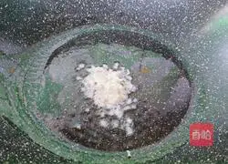 Illustration of how to stir-fry wild celery with dried shredded tofu 6