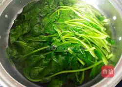 Illustration of how to make spinach with sesame sauce 3