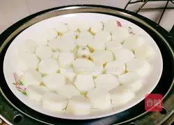 Illustrations of how to make a cluster of flowers 8