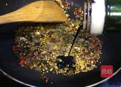 Hot and sour pickled peppers Illustration of how to make konjac flowers 8