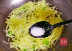 Illustration of how to stir-fry shredded potatoes 12