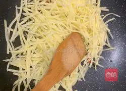 Illustration of how to make spicy and sour potato shreds 7