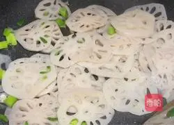 Illustration of how to make stir-fried lotus root slices 5