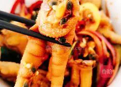 Illustration of Internet celebrity chicken feet recipe 7