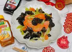 Illustration of how to make fried carrots and celery with black fungus 10