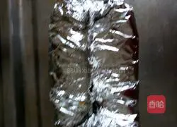 Illustration of how to make tinfoil enoki mushrooms 7