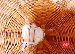 Illustration of how to make cold coir raincoat cucumber 2