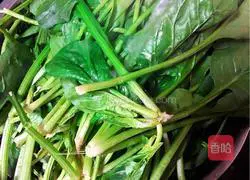 Illustration of how to make nut spinach 3