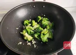 Illustration of how to make stir-fried broccoli 6