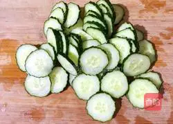Illustration of how to make crispy fried cucumbers 1