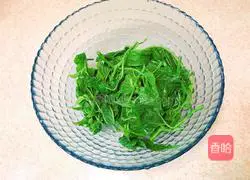 Illustration of how to make cold mulberry leaf sprouts 7