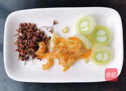 Illustration of how to make stir-fried yuba and cucumber 2