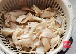 Illustration of how to make sauce-flavored bamboo shoot slices 2