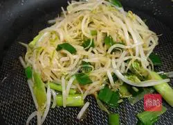 Stir-fried soybean sprouts Illustration of how to do it 5