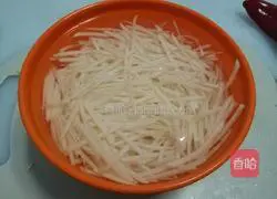 Illustration of how to make vinegar-coated potato shreds 3