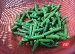 Garlic Illustration of how to make fragrant green beans 7