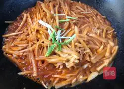 Xiabu Tomato Flavor Stir-fried Three Illustration of how to make silk 5