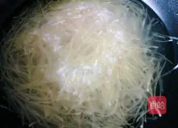 Illustration of how to make stir-fried shredded potatoes 5