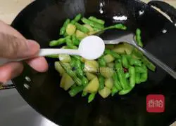 Illustration of how to cook green beans with potatoes 7