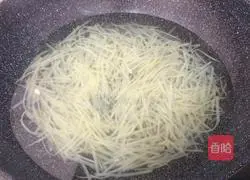 Illustration of how to make spicy and sour shredded potatoes 3
