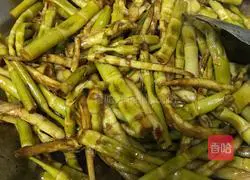 Illustration of braised wild mountain bamboo shoots in oil 11