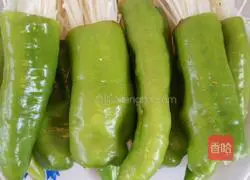 Illustration of how to make BBQ pepper enoki mushrooms 3