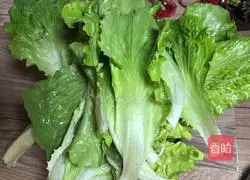 Illustration of how to make lettuce with wolfberry and oyster sauce 1