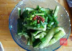 Illustration of how to make cucumbers with cold salad 5