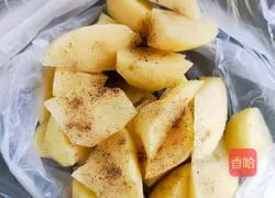 Illustration of how to make roasted potato wedges 3