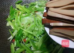 Illustration of how to make dried celery and eggs 8