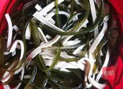 Illustration of how to make thousands of sheets of cold kelp 2