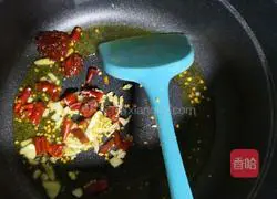 Illustration of how to make spicy tea tree mushroom 5