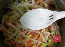 Illustration of how to make cold soybean sprouts 11