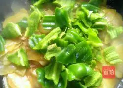 Illustration of how to make green pepper and potato slices 5