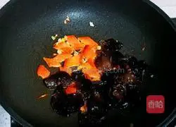 Illustration of how to make fried cucumbers with fungus 5