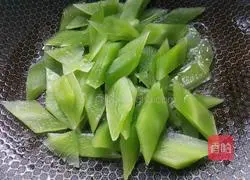 Illustration of how to cook lettuce and fungus 3